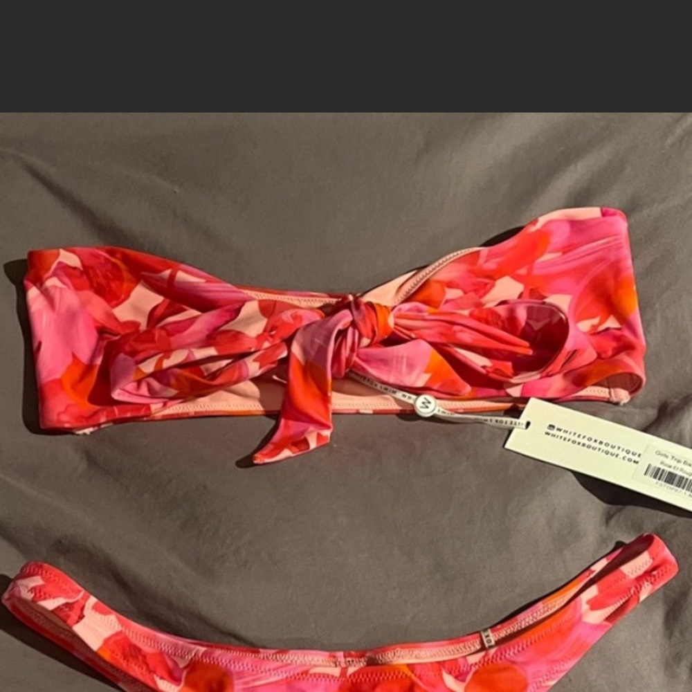 NWT-Front Tie Bikini Top